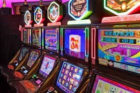 ဘောလုံးကစားသမား ဂိုးသွင်း fattbetnet Live Betting ကစားနေစဉ်
